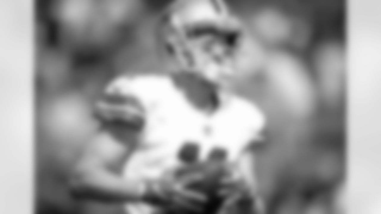 20161002_dal_cole_beasley02.jpg