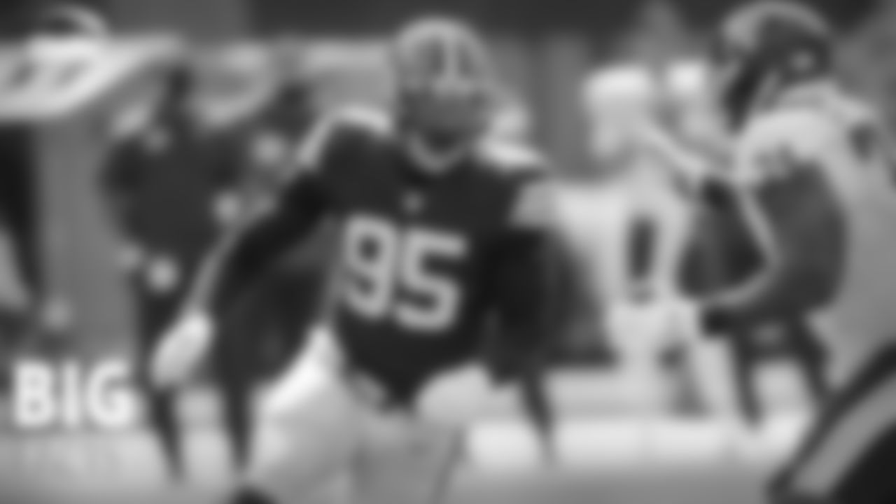 Myles Garrett is third on active list with 33.5 sacks in his first 40 games
The Arlington native and Texas A&M product has taken the league by storm since his first overall selection in 2017. Garrett (33.5), along with fellow Aggie Von Miller (35.0) rank second and third on the active list for sacks in a player's first 40 career games. The only player above them on the list is the Cowboys' Aldon Smith who tallied an unbelievable 40 sacks in his first 40 games, second to only Reggie White in NFL history (50).