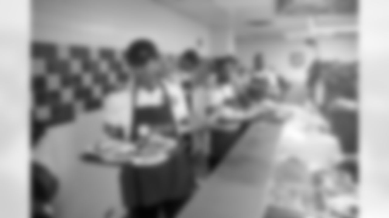 16 November 2015: Views
of the Dallas Cowboys serving lunch at The Salvation Army Carr P. Collins Social Service Center in Dallas, Texas. Photo by James D. Smith/Dallas Cowboys