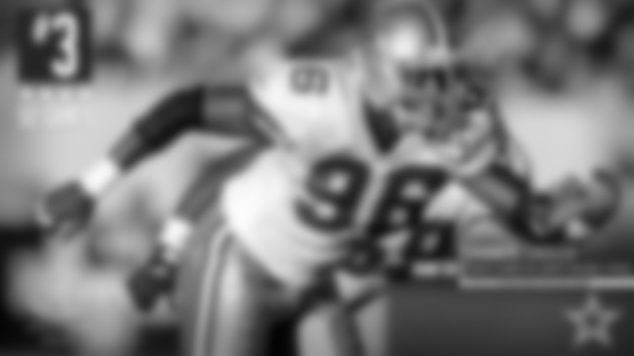 3. Shante Carver – 52 games
His 52 games with the Cowboys were the only games of his career. He did earn a Super Bowl ring for the 1995 season. Carver actually finished his playing career in Dallas as a member of the Desperados in the Arena League during the expansion season of 2002.