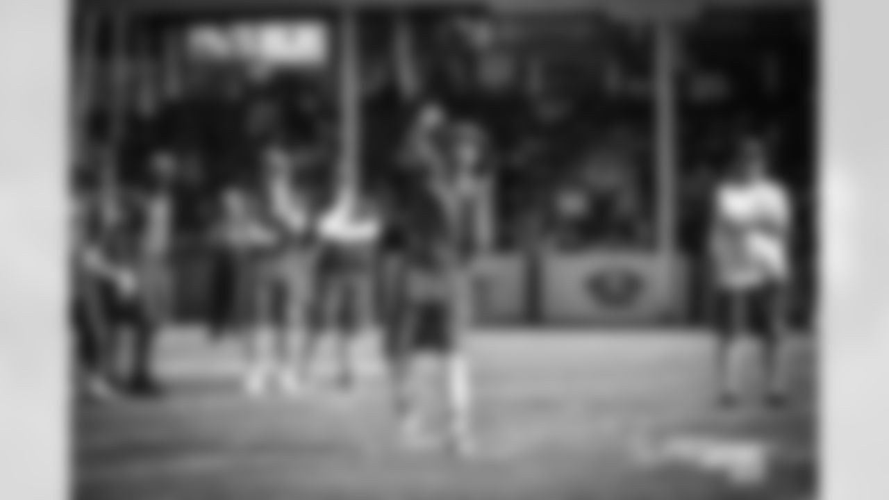 20170126_probowl_dak_prescott_selects_jj28605.jpg