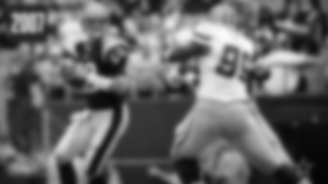2007 – This was one of the most anticipated regular-season games the Cowboys have ever played – in a matchup of unbeaten teams. But while the Cowboys and Patriots battled closely for three quarters, New England just kept scoring in the fourth and pulled away for a 48-27 win. The Patriots improved to 6-0 and stayed unbeaten until the Super Bowl loss to the Giants, who also ended the Cowboys' season in the Divisional round.