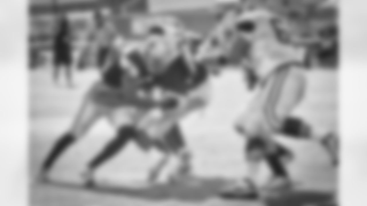 08022015_training_camp_afternoon_church_randle_jj831.jpg