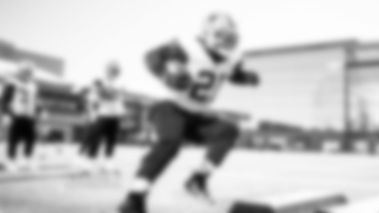 Zeke's Ready
Ezekiel Elliott has been playing through a right knee injury since the first month of the regular season, but the injury has steadily improved the past few weeks heading into Sunday's wild-card game against the 49ers.
"I feel really good," Elliott said. "The knee feels solid. I'm not really getting any stiffness out of it anymore."
Elliott began wearing a knee brace for additional support in Week 16 against Washington and says he'll keep it on against the 49ers.
"It's worked up to this point and I felt good in it up until this point, so I'm not going to switch it up going into this game or hopefully the rest of the playoffs," he said.
-Rob Phillips (1/12)