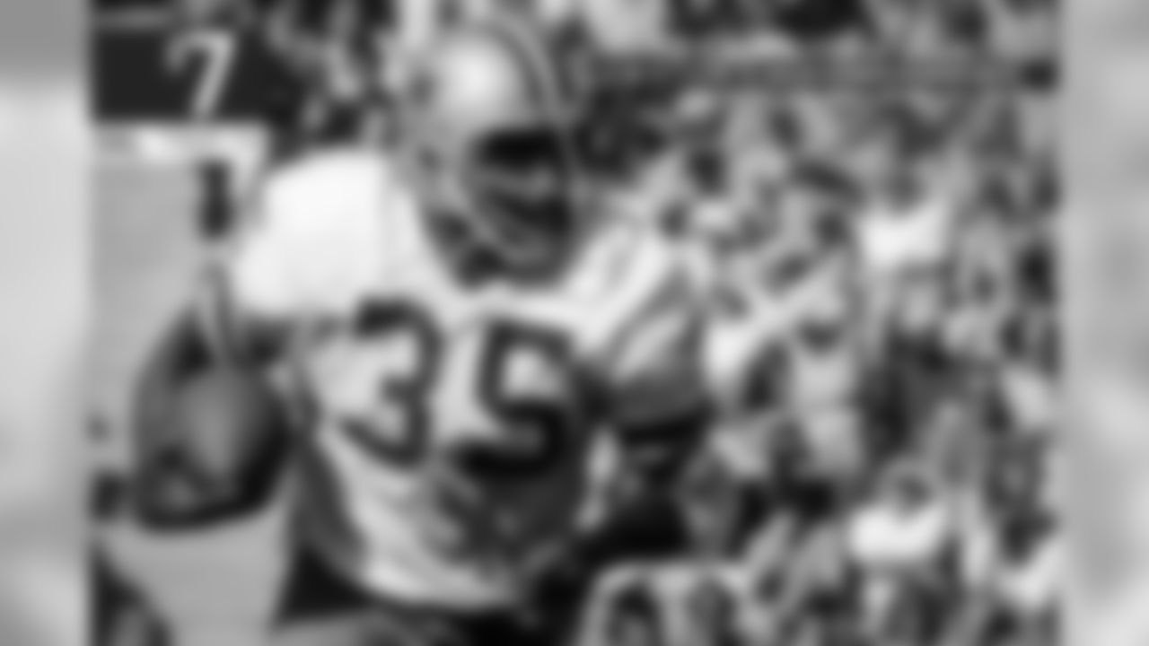 Most tend to forget just how good Calvin Hill was during his six seasons with the Cowboys, leading them in rushing four times, and an integral part in leading the Cowboys to their first Super Bowl victory in 1971.