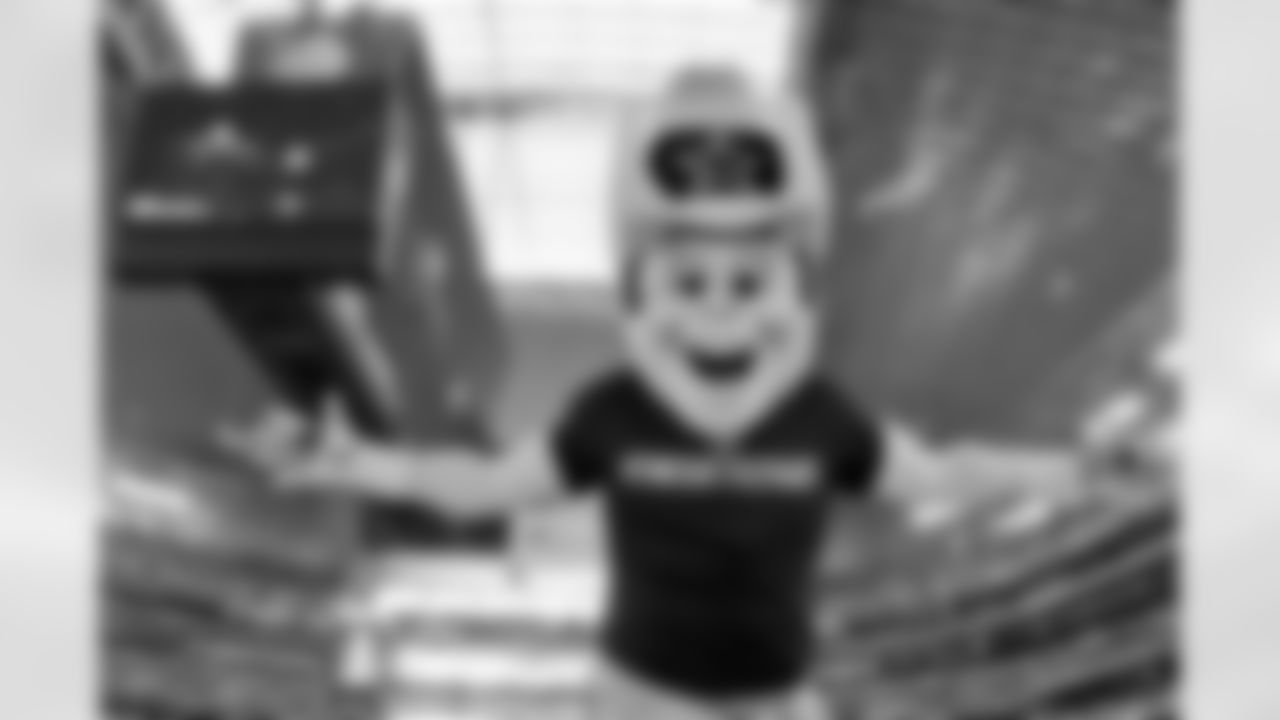 rowdy_photo_-_finish_the_fight_t-shirt_at_stadium_0.jpg