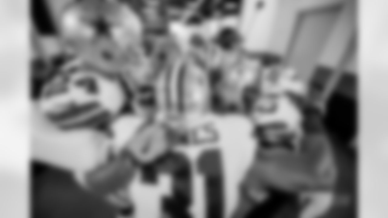 d-20170917_dal_huddle_selects_jj44501.jpg