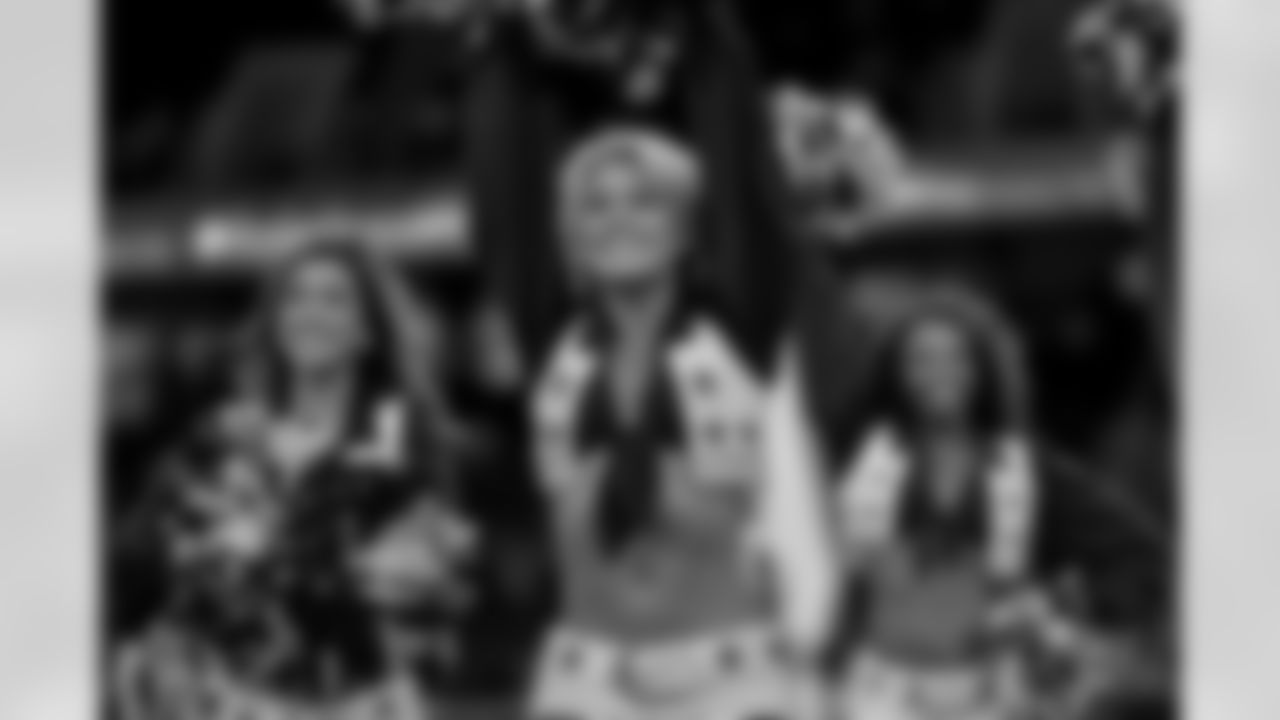 20170821_dal_cheer_selects_jj35063.jpg