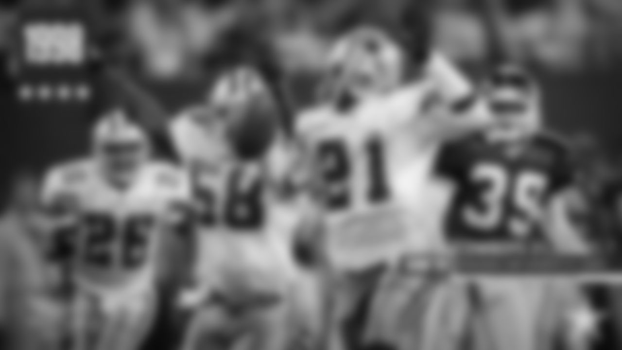 1998 – Cowboys 31, Giants 7 – The goal for every team is to find a way to dominate all three phases of the game. But when one player manages to do that by himself, it must be a heroic night. That's what Deion Sanders did to the Giants in an early-season game back in 1998. Sanders returned a punt for a touchdown, returned an interception for a score and even caught a 52-yard pass from Jason Garrett, who started the game. The Cowboys rolled the Giants 31-7 but Sanders' performance prompted the league to give him a unique award that just so happen to fit with his nickname. Sanders is the only Cowboys player to win the NFC "Prime Time" Player of the Week award.