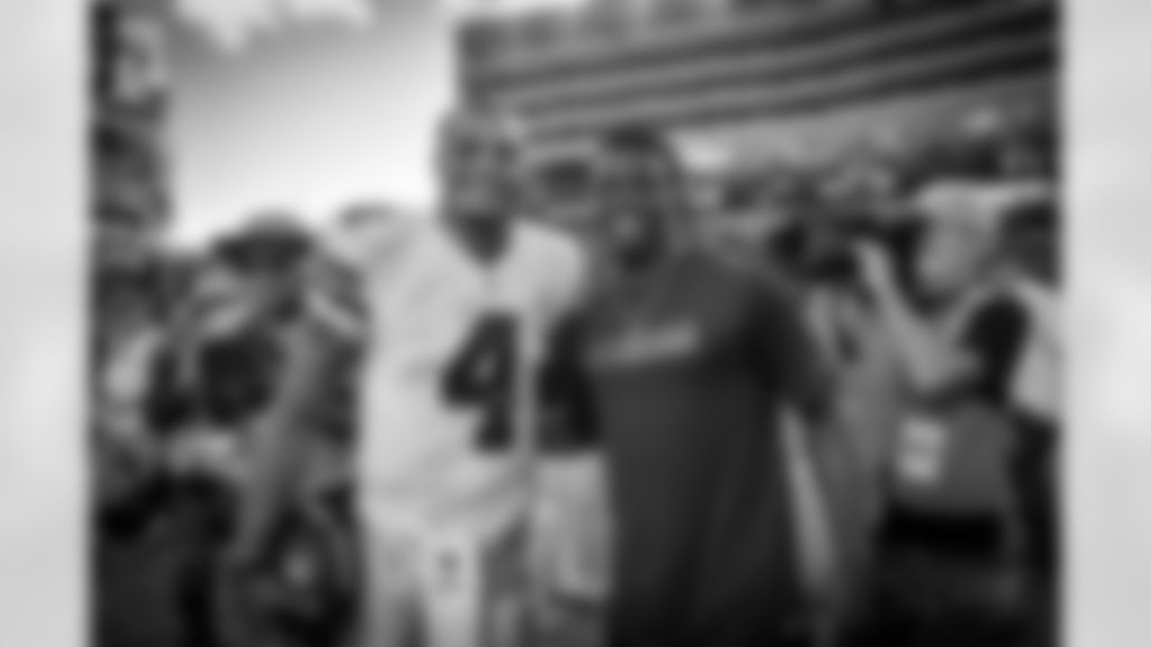 20161002_dal_vs_sf_dak_prescott_selects_jj1104.jpg