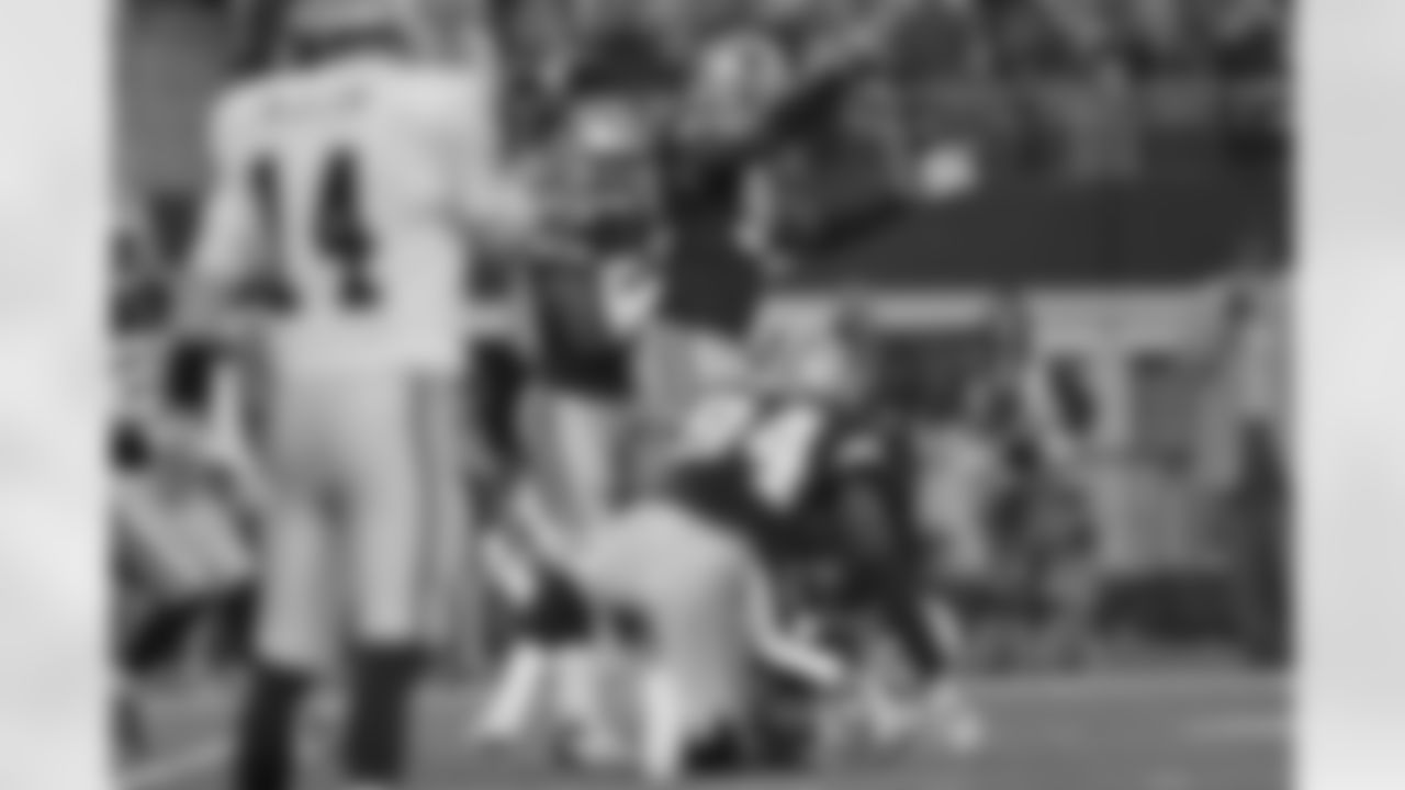 5 Nate Newton:Nate Newton made six Pro Bowls, the second-most by a guard in franchise history behind only Larry Allen