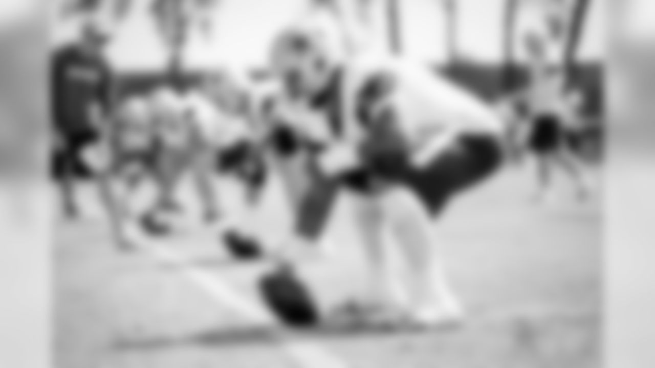 20180815_Training Camp_Joe Looney_Selects_JJ_013808