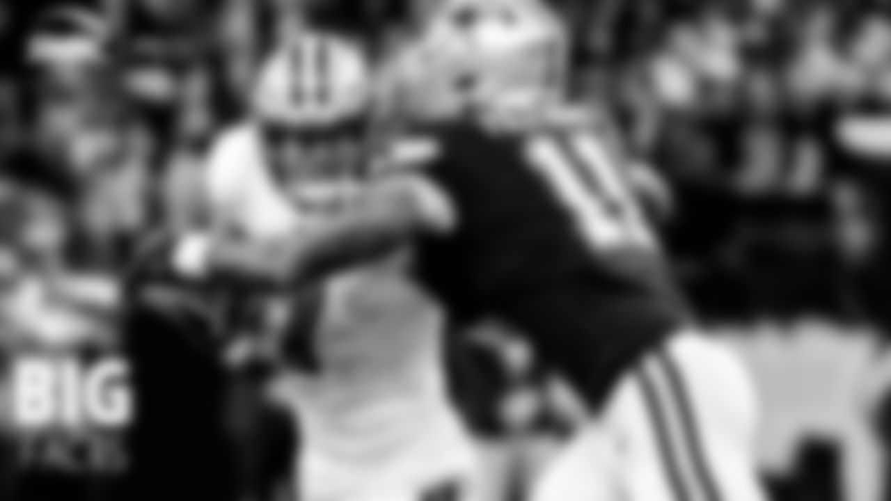 Two More in Store?
Micah Parsons is just two sacks away from breaking the NFL's all-time rookie sack record that was set in 1999 by Jevon Kearse (Jayvon's Uncle). At the moment, his 13.0 sacks sits only behind Kearse and former Cowboys edge rusher Aldon Smith (14.0 in 2011) and tied with Dwight Freeney (2002).