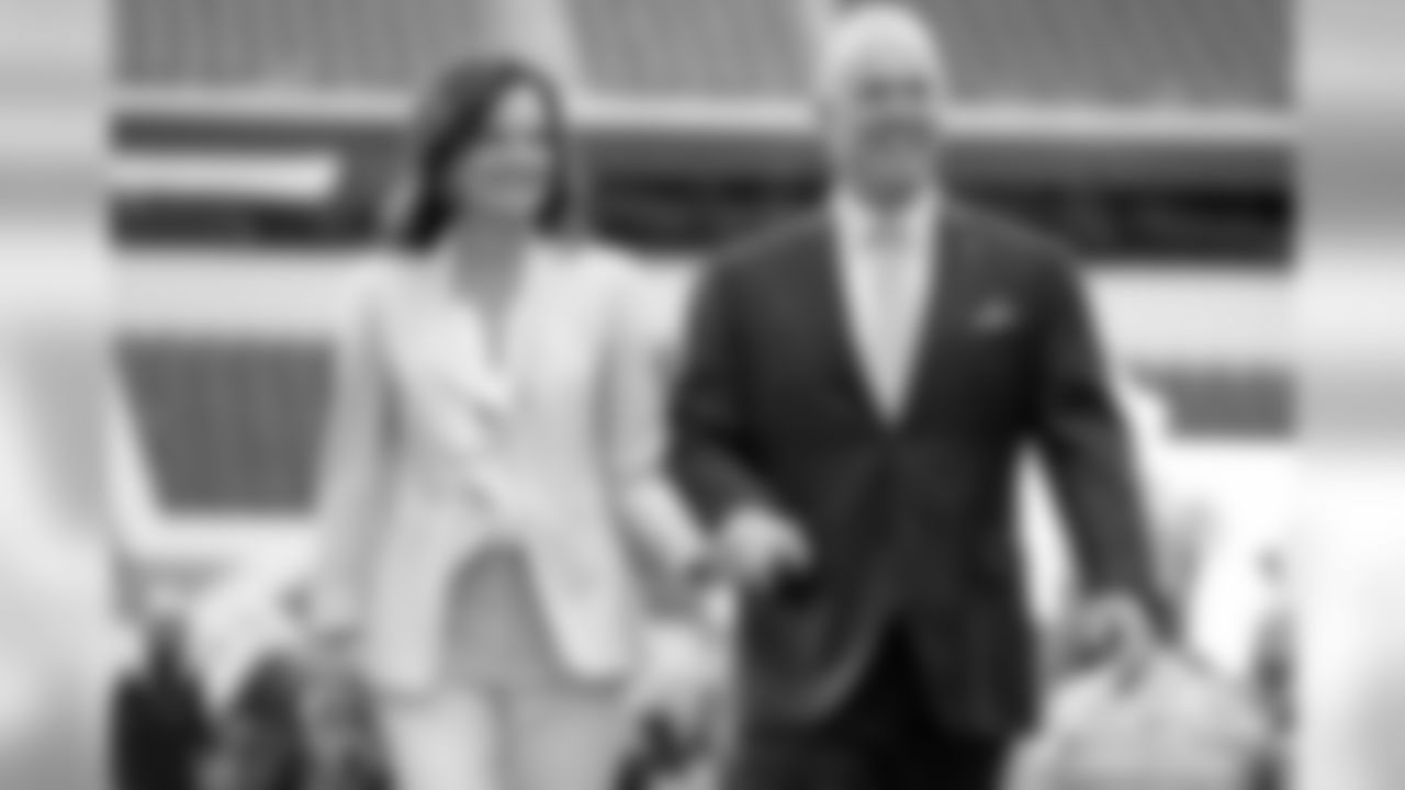 29 August 2018: Karen and Stephen Jones
of the Dallas Cowboys at their Kickoff Luncheon at AT&T Stadium in Arlington, Texas. Photo by James D. Smith/Dallas Cowboys