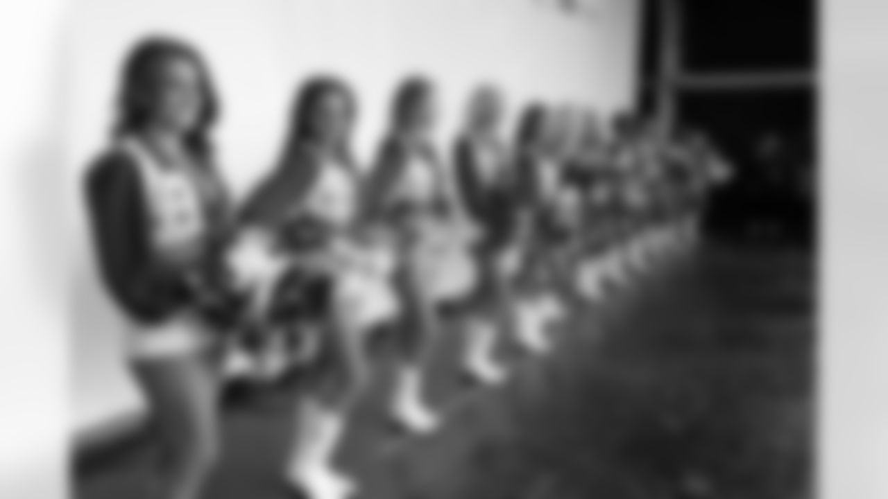 london_cheer_dal_fan_fest_quickies55_1.jpg