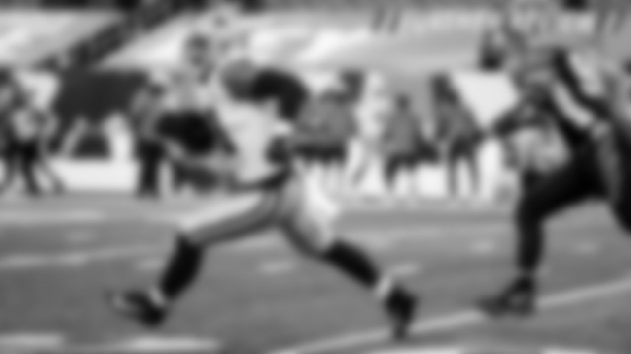 Milestone: While Ezekiel Elliott finished with just 48 rushing yards, he moved into third place on the Cowboys' all-time rushing list, passing Don Perkins (6,217 rushing yards).
Elliott now has 6,237 yards, and trails only a couple of Hall of Famers in Emmitt Smith (17,132) and Tony Dorsett (12,036).