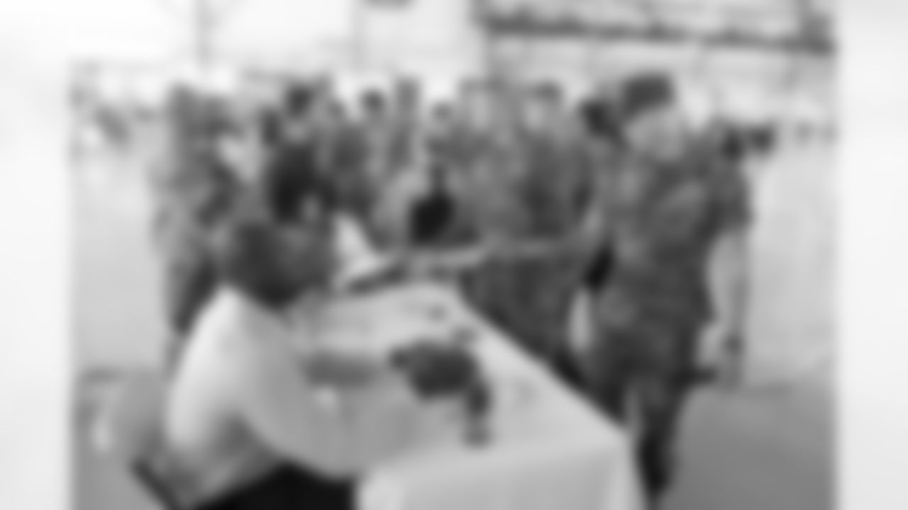 20150728_dal_pointmugu_tyron_smith01.jpg