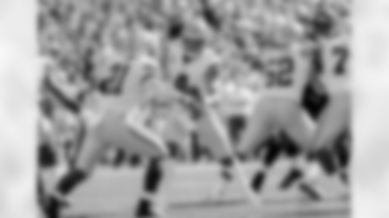 Dallas Cowboys quarterback Dak Prescott (4) hands off to running back Ezekiel Elliott during the first half of an NFL football game against the Seattle Seahawks, Sunday, Sept. 23, 2018, in Seattle. (AP Photo/Elaine Thompson)