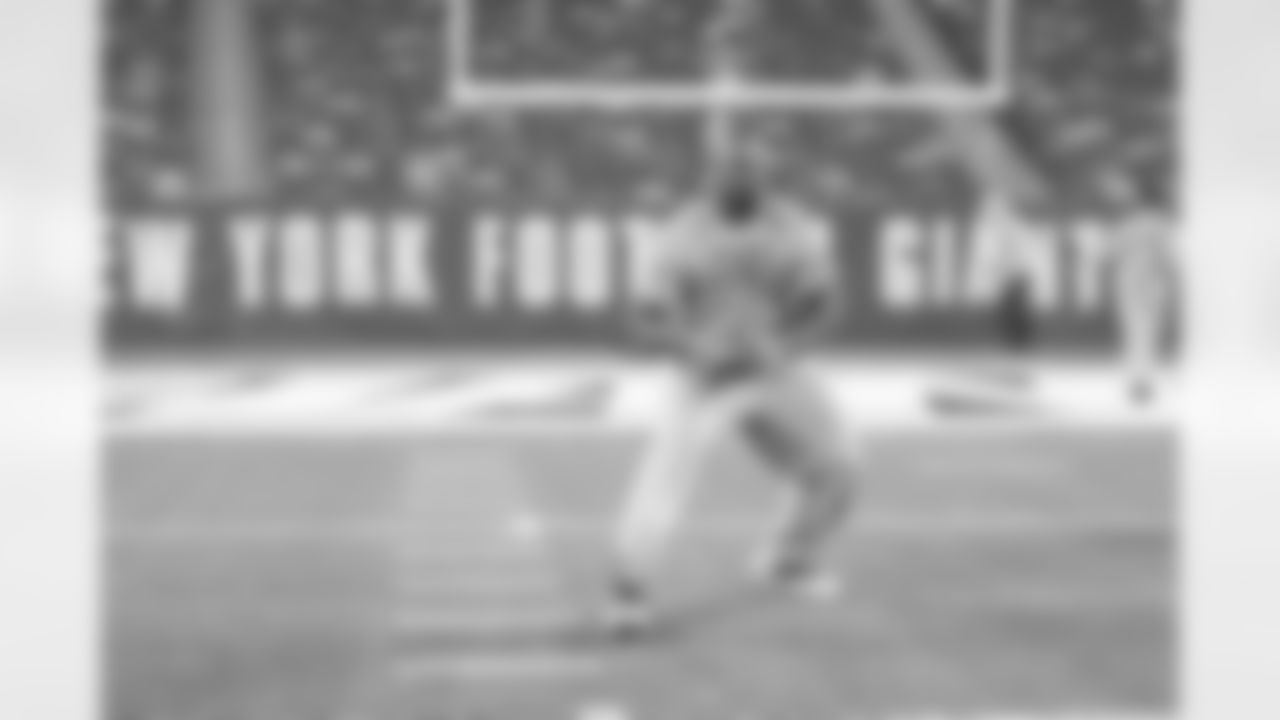tyron_smith_20141123_dal_nyg_quickies006.jpg