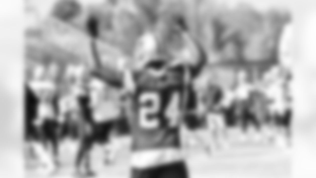 08-20-2015
Oxnard, California
Training Camp