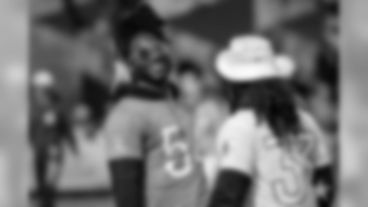 NFC linebacker Jaylon Smith (54), of the Dallas Cowboys, laughs with running back Dalvin Cook (33), of the Minnesota Vikings, during a practice for the NFL Pro Bowl football game Wednesday, Jan. 22, 2020, in Kissimmee, Fla. (AP Photo/Chris O'Meara)