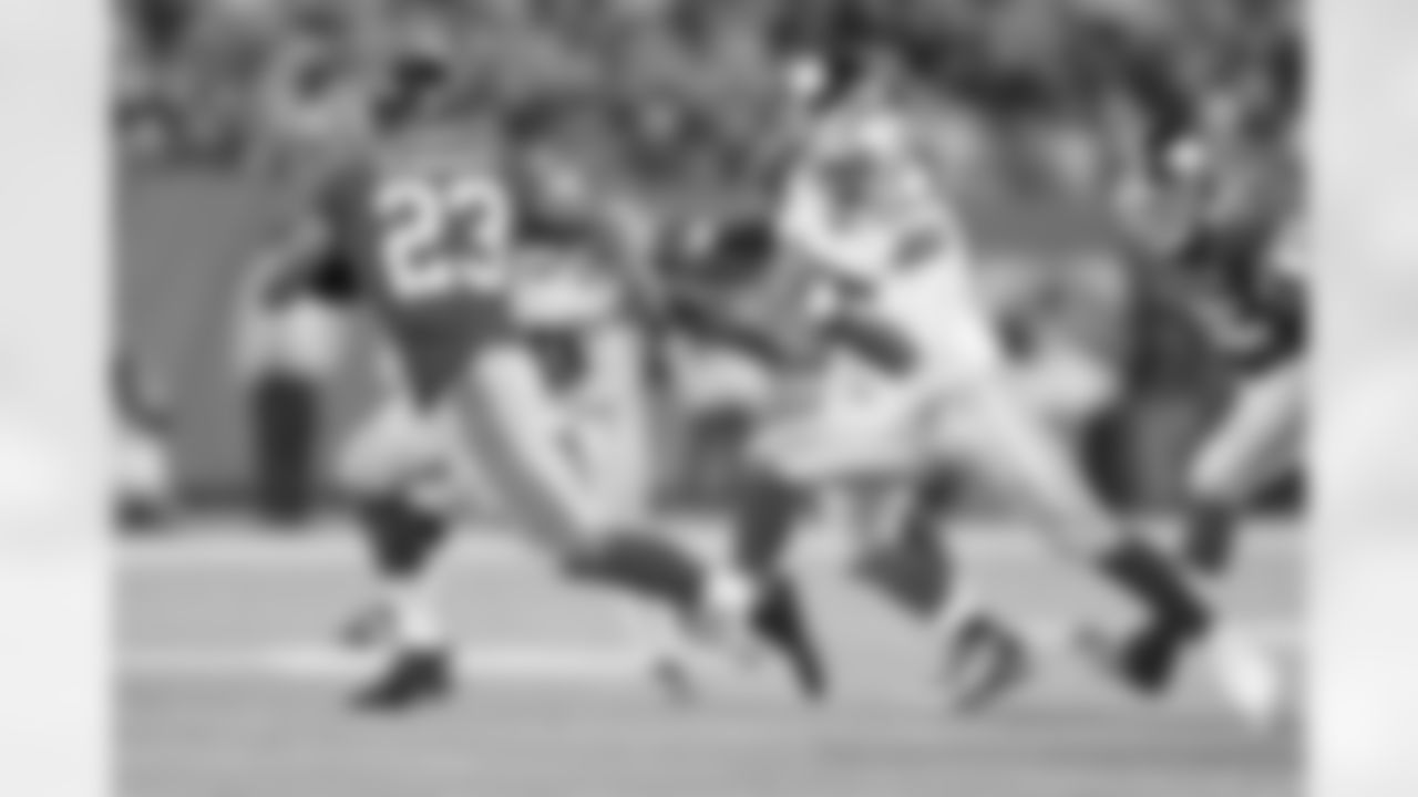 mcclain_jennings_20141123_dal_nyg_quickies100.jpg