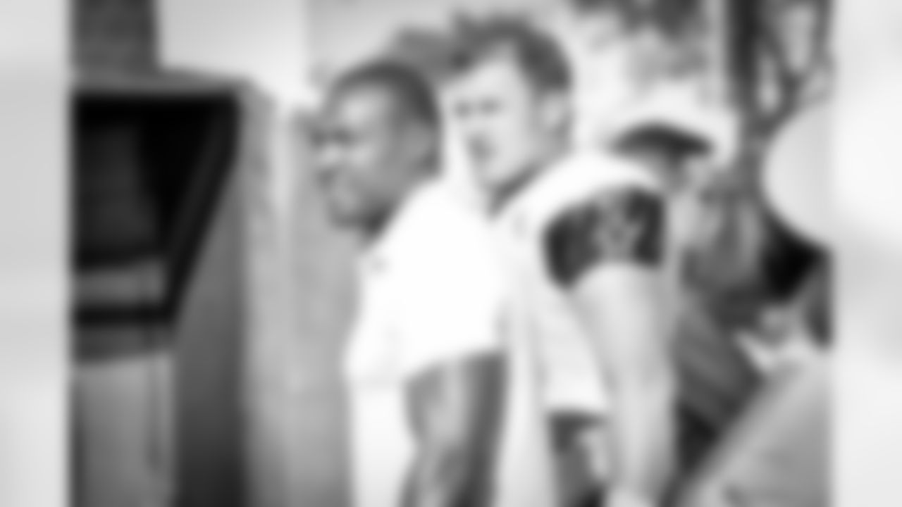 08022015_training_camp_afternoon_witten_woodson_jj851.jpg