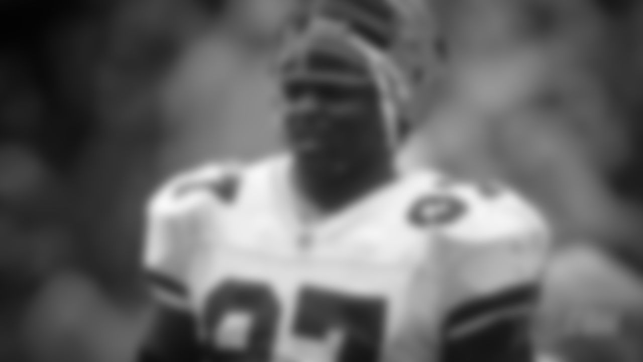 Dallas Cowboys defensive lineman Jimmie Jones (97) rests during an NFL game against the San Francisco 49ers on Sunday, Jan. 17, 1993, in San Francisco. The Cowboys won the game, 30-20. (AP Photo/Greg Trott)