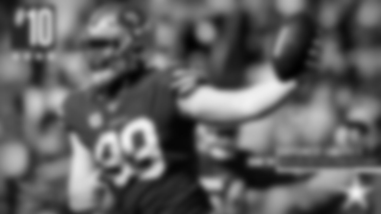 10 – DeForest Buckner – One of the reasons the 49ers are undefeated is because of their stingy defense, loaded with high draft picks. One of them is Buckner (seventh overall) a Pro Bowler last year thanks to his career-high 12 sacks.
