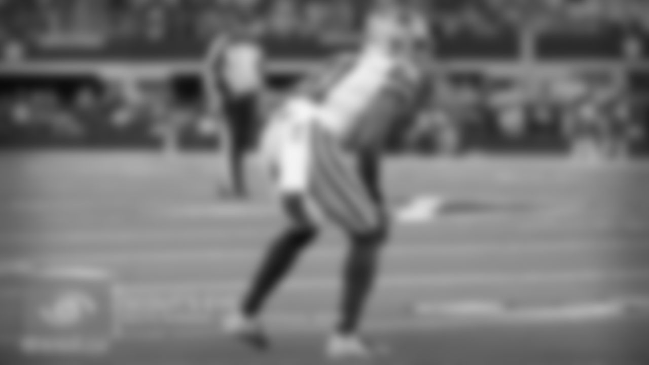 I had a feeling we might see Kris Richard mix up the coverage on Evan Engram in this game. It wasn't surprising that Byron Jones walked over the top of him in coverage when the defense was in dime. The Giants attempted to try and pick Jones as Engram went into the flat. Jones was able to work though the trash and make the throw a contested one, which Engram couldn't bring down. The Giants were forced to punt after the incompletion.