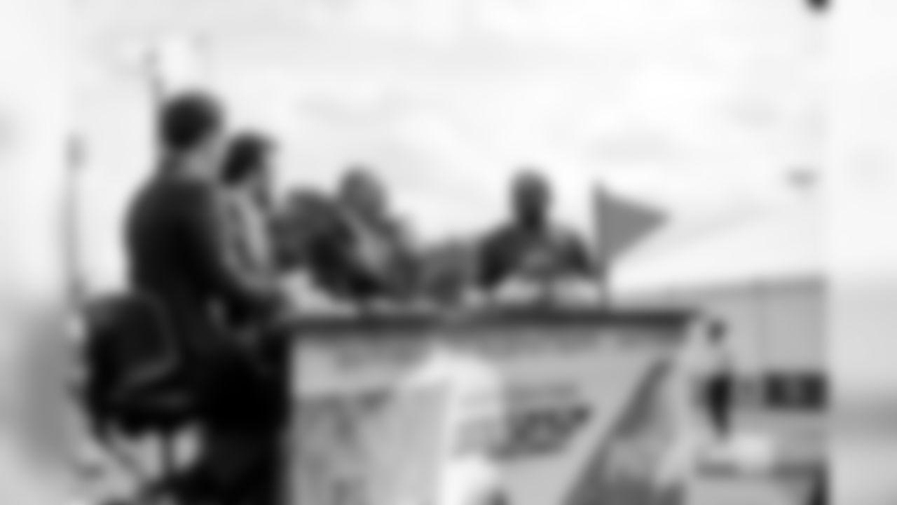 20170127_probowl_dez_bryant_selects_jj29103.jpg