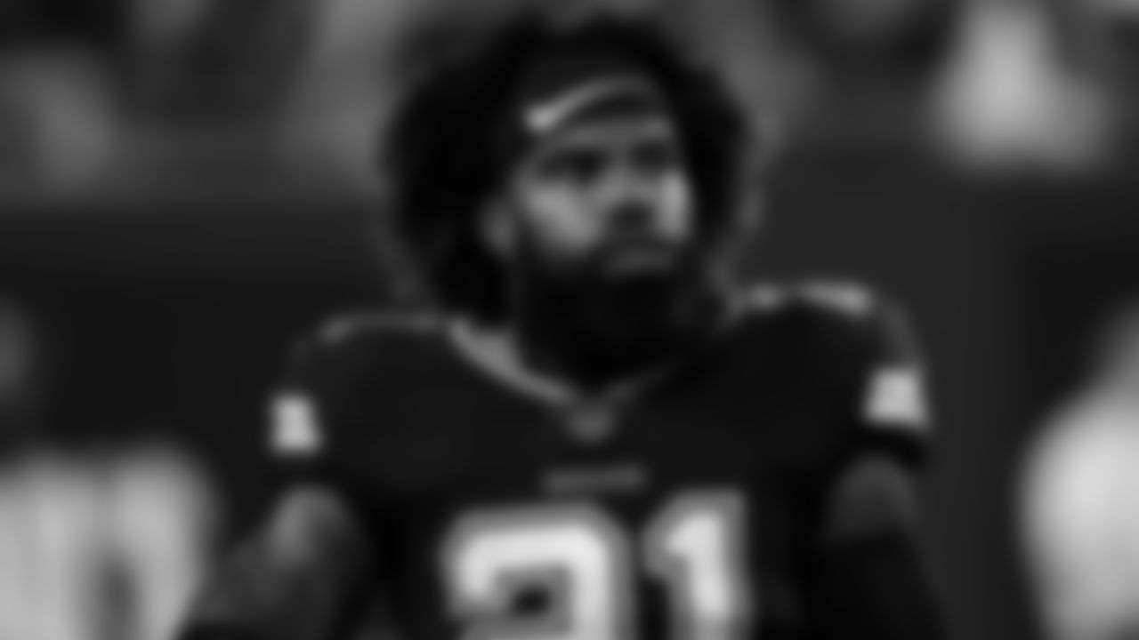 Zeke Does The Dirty Work
Calling Thursday's game pass-heavy is an understatement.
Dak Prescott and Bucs quarterback Tom Brady combined for 108 attempts while Ezekiel Elliott and Bucs running back Leonard Fournette had only 20 combined carries. But while Elliott's stat line was relatively quiet (11 carries for 33 yards), the Cowboys starter found other ways to contribute, particularly in pass protection against the Bucs' talented pass rush.
"Those guys gave us a bunch of different looks," Prescott said. "Being on the same page, helping me communicate with the offensive line, making sure we're on the same page of how we're going to protect it. And getting dirty – making a lot of blocks that he had to because they were bringing that many people that he had to step in and make a block, him and Tony (Pollard)."
Said Elliott: "The game goes however it goes. I'm out there to play and do my best every play."
— *Rob Phillips (9/10)
*