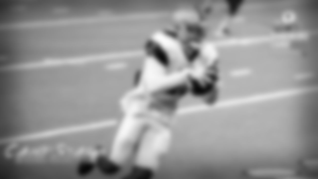 Sewo Olonilua
Mickey Spagnola: The Cowboys don't use the fullback much, but today in short yardage and goal line, rookie free agent Sewo Ololinula got some snaps and made the most of them. One time on a fourth-and-1, it was Olonilua's block opening the hole for a first down. And again on a fourth-and-goal at the one, his lead block allowed fellow rookie free agent and former TCU teammate Darius Anderson to score. Got to make impressions like this whenever you get an opportunity.