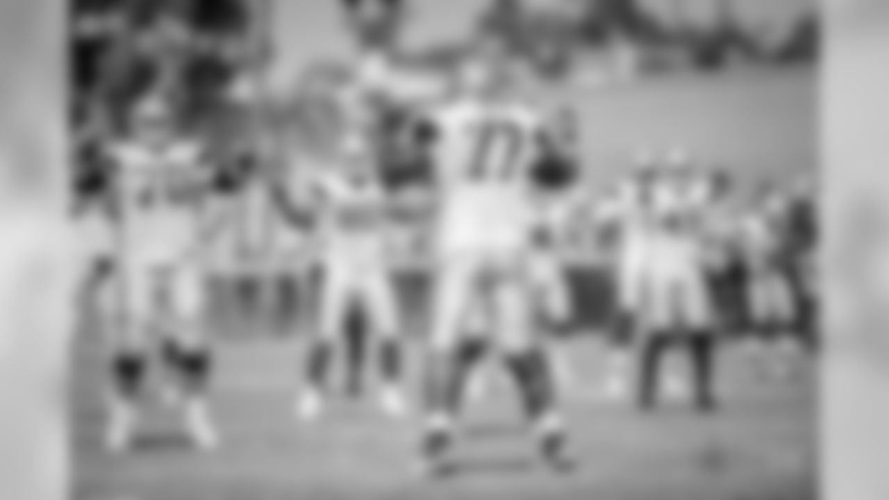 20180801_Training Camp_Tyron Smith_Selects_JJ_000981 2