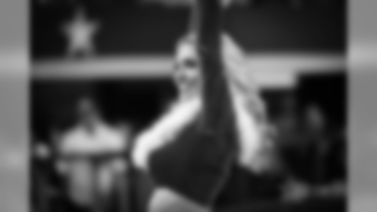 20161218_dal_cheer_all_jj17362.jpg