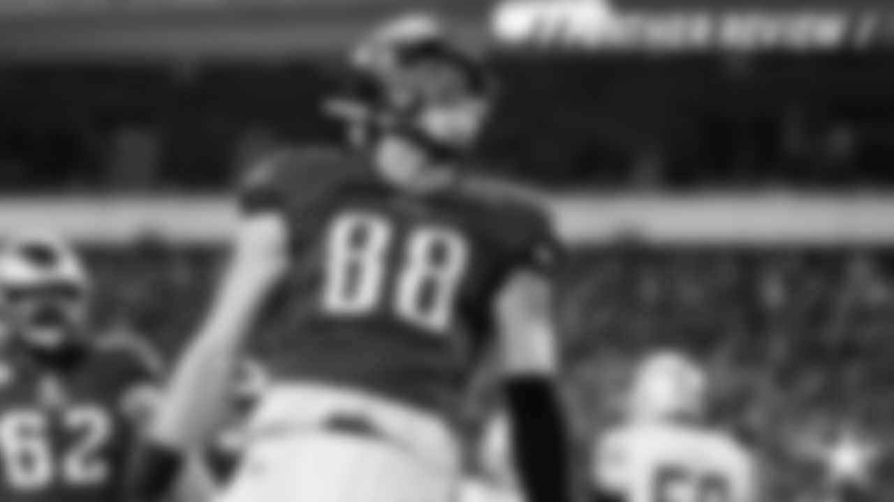 Remember Me? The Cowboys would never admit, but there was a strong speculation that they were interested in drafting Dallas Goedert in the second round of the 2018 draft. However, while the Cowboys had the No. 50 overall pick and reports were flowing that Jason Witten was about to retire, the Eagles traded into the No. 49 spot to take Goedert. The Cowboys claim they were always going to take Connor Williams – if not trade it to Seattle for Earl Thomas – but either way the Eagles thought they had to jump Dallas to get Goedert. On Sunday, he was the main option for Philly's passing game, catching nine passes for 91 yards and a touchdown.
