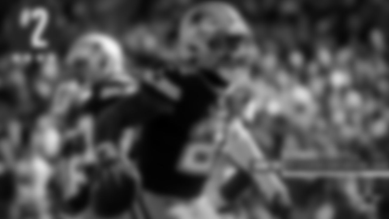 2. Ezekiel Elliott – The key to being a great running back is having the stamina and strength to keep running in the fourth quarter. The fact that Zeke's longest rush of the day was a 27-yarder to close out the game, speaks volumes for where he is in his conditioning. Zeke scored his second touchdown of the season with a nifty run in the fourth quarter and went over 100 yards for the first time this year. Don't forget the importance of play-action passes in this game, something that Zeke should be credited for with the Redskins keeping close eyes on the backfield.