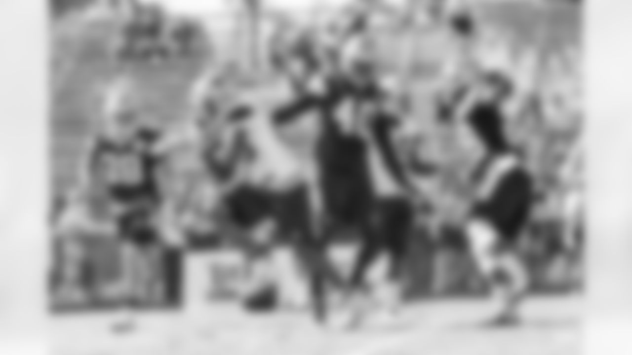 08-20-2015
Oxnard, California
Training Camp