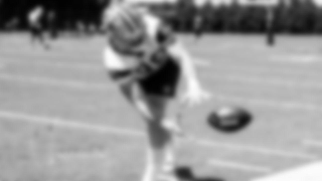 Jarwin Update
The Cowboys are hopeful that tight end Blake Jarwin might be able to start some on-field work next week or the week after, head coach Mike McCarthy said.
Jarwin has been on injured reserve with a hip injury since early November. He also was on the Reserve/COVID-19 list for a week in early December.
Jarwin has 10 catches for 90 yards and two touchdowns in five games this season.
-Rob Phillips (12/22)