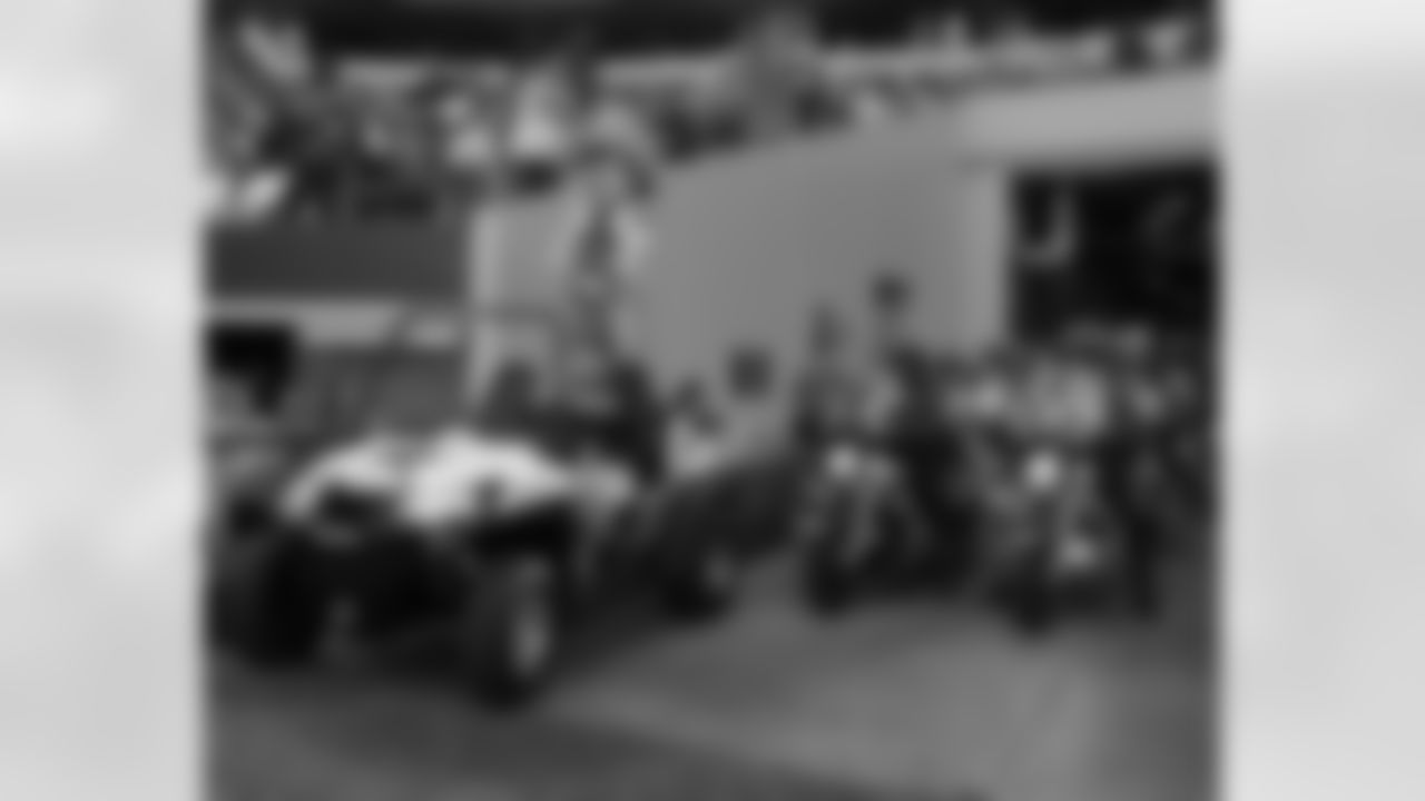rowdy_-_on_bennche_with_first_responders_0.jpg