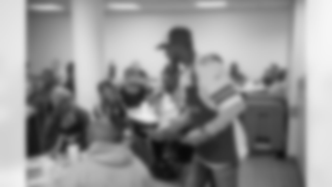 16 November 2015: Views
of the Dallas Cowboys serving lunch at The Salvation Army Carr P. Collins Social Service Center in Dallas, Texas. Photo by James D. Smith/Dallas Cowboys