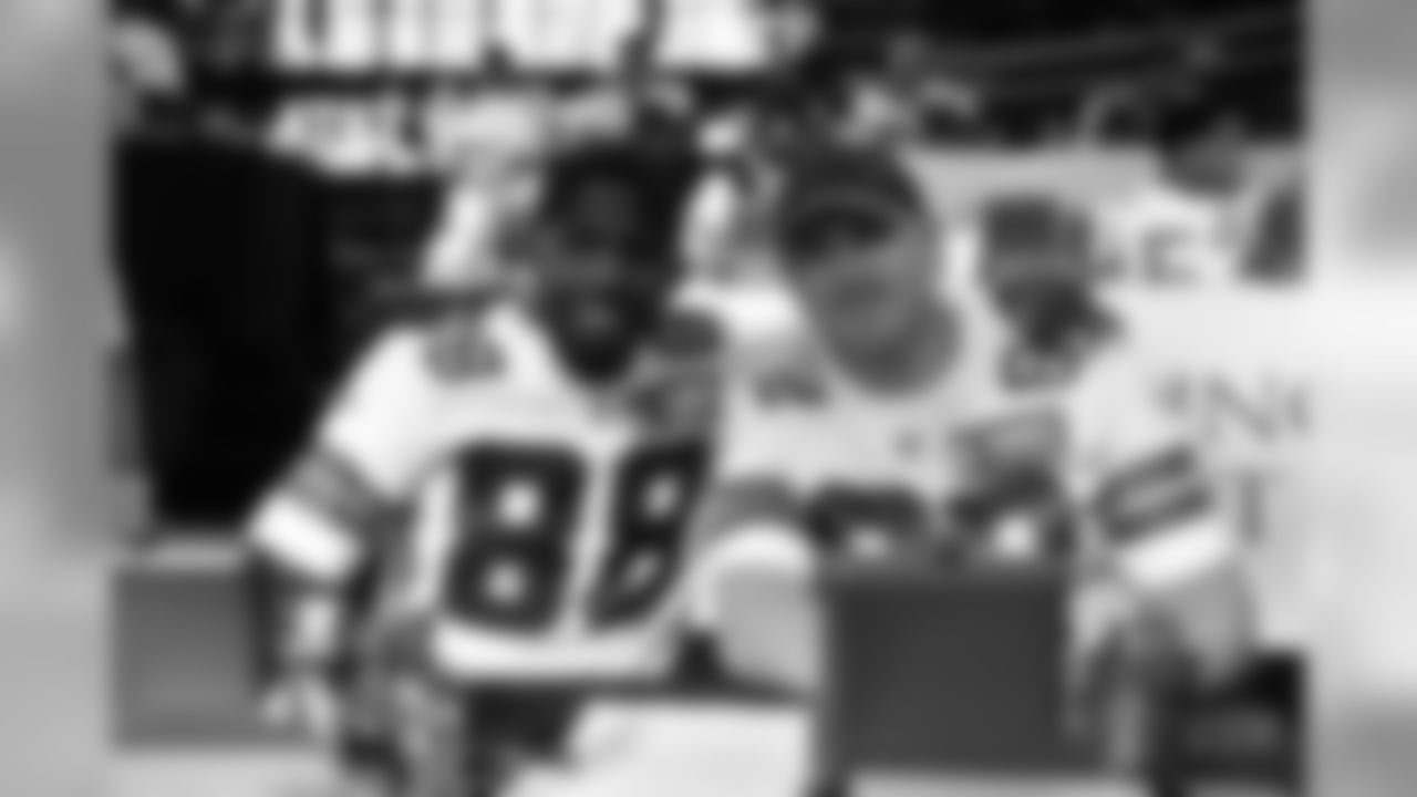 20170831_cowboys_harvey_relief_att_stadium_all_jj38621.jpg