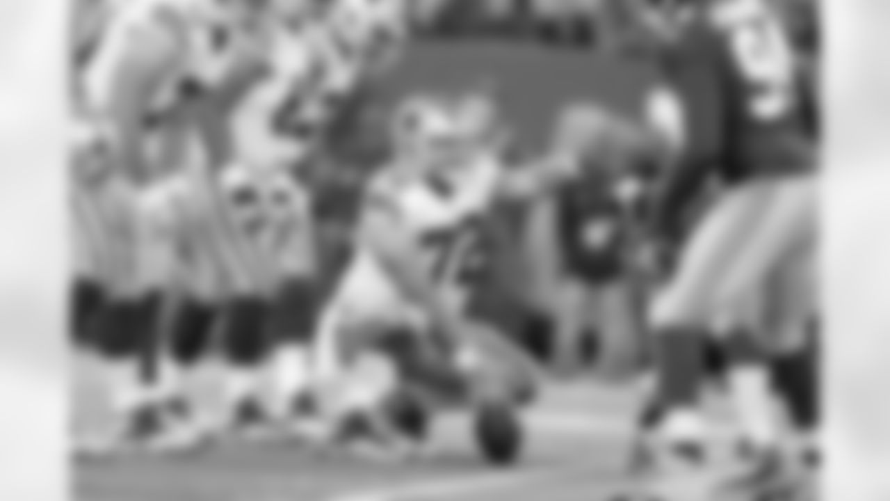 travis_frederick_20141123_dal_nyg_quickies061.jpg