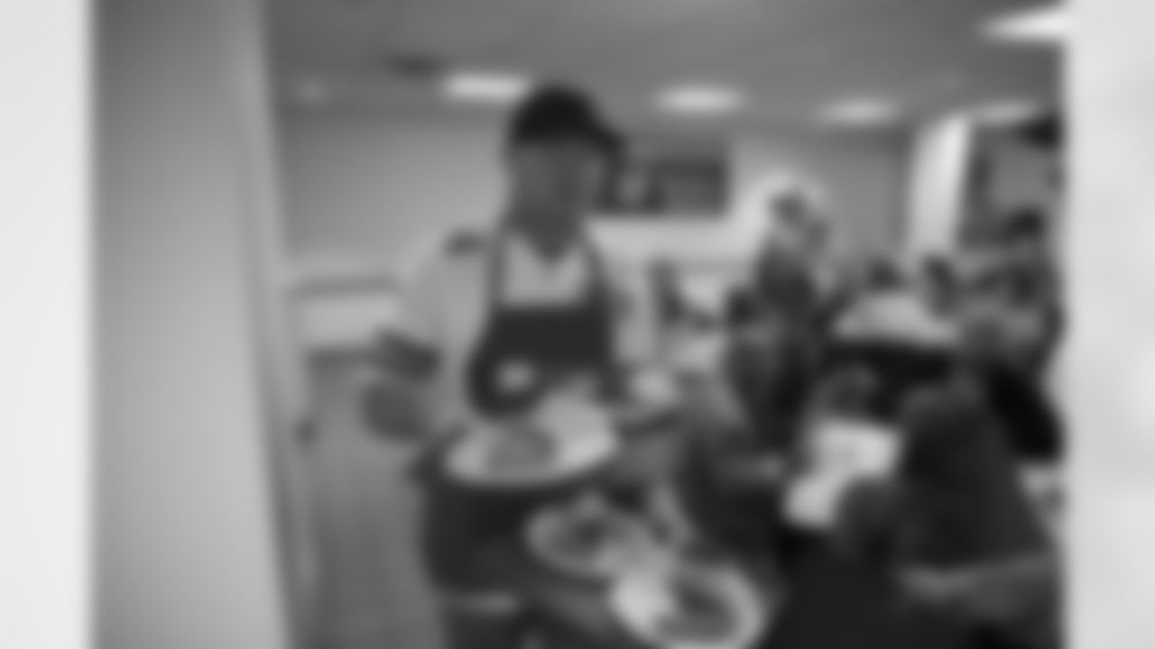 16 November 2015: Views
of the Dallas Cowboys serving lunch at The Salvation Army Carr P. Collins Social Service Center in Dallas, Texas. Photo by James D. Smith/Dallas Cowboys