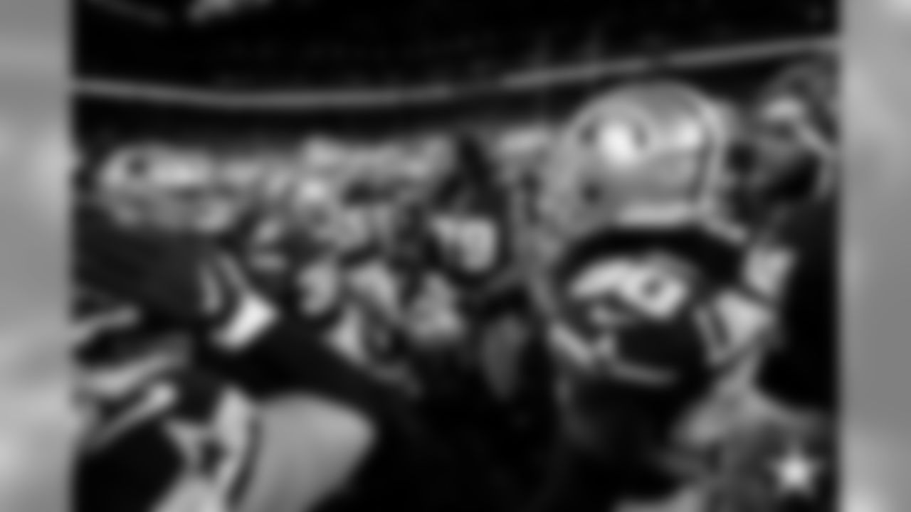 20191117_DAL_Michael Bennett_Huddle_Selects_JJ128099