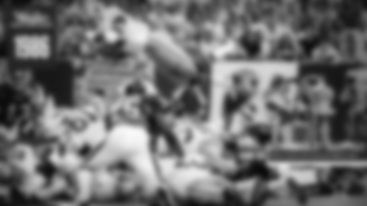1986 – Cowboys 31, Giants 28 – While these two teams played in the final game at the Cotton Bowl, it took 15 years for them to face each other on Monday Night at Texas Stadium. The season opener of 1986 had plenty of fireworks, including two touchdowns from Herschel Walker, who made his NFL debut. The Cowboys won the game, but the Giants ended up winning their first Super Bowl that season.