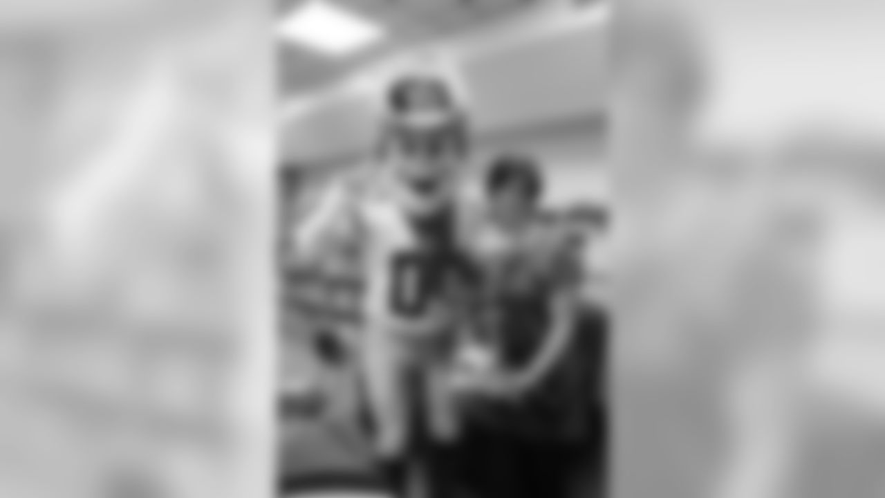 rowdy_photo_-_v-day_delivery_with_dr._kathy_link_2015_0.jpg