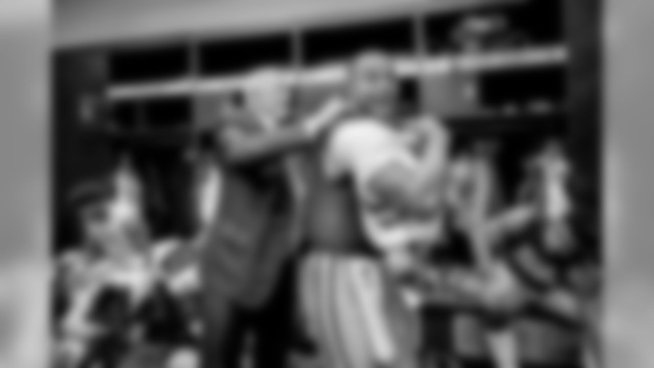 o-20170910_dal_dak_prescott_selects_jj42349.jpg