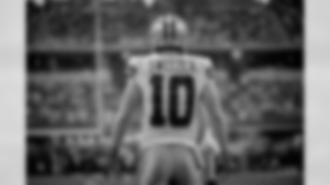 st-20171001_dal_ryan_switzer_selects_jj47250.jpg