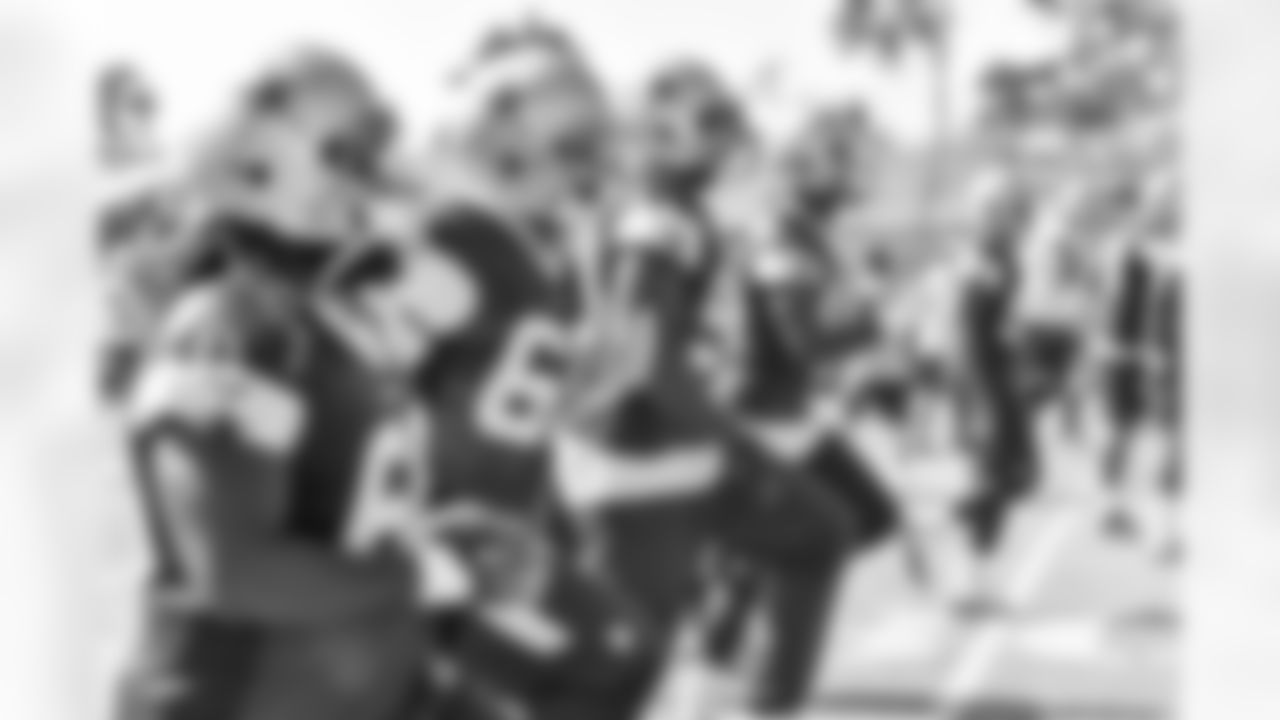 08-20-2015
Oxnard, California
Training Camp
